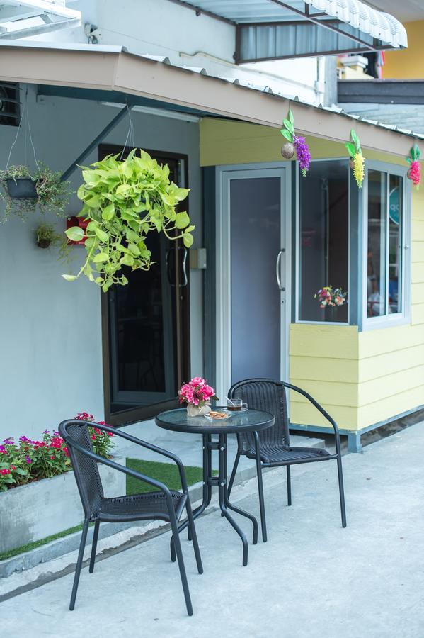 Full Stop. Hostel Patong Exterior photo